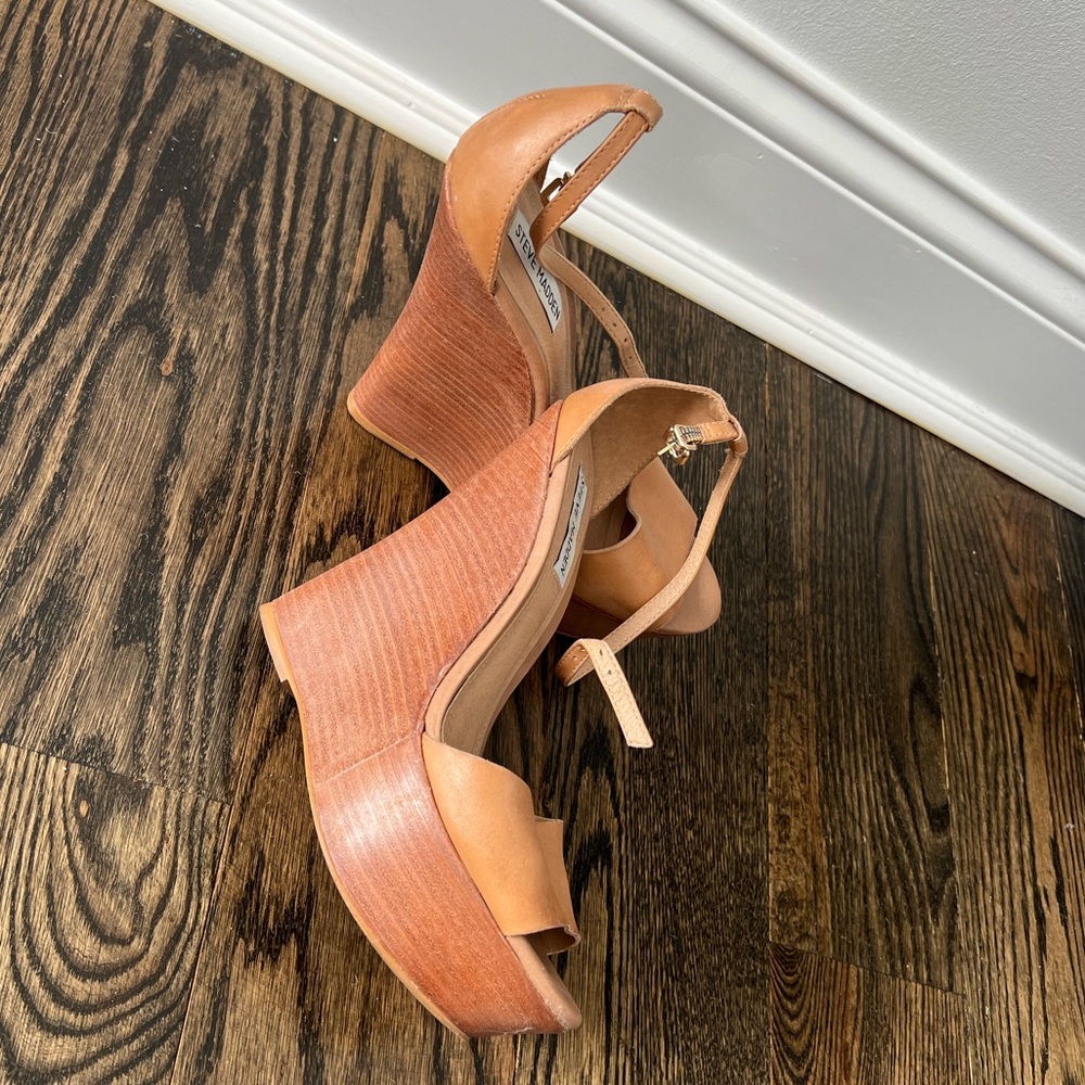 Steve Madden Tan Platforms - size 7